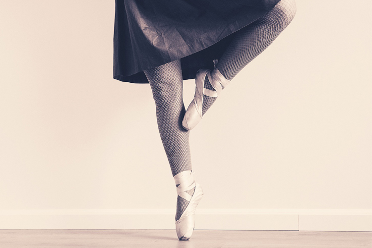 [fotografía] Piernas de bailarina en una postura de ballet