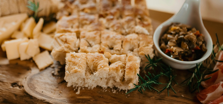 focaccia <em>f.</em> focaccia <em>f.</em>