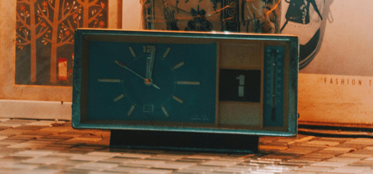 retromanía <em>f.</em>