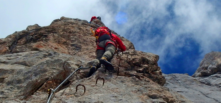 vía ferrata <em>f.</em>